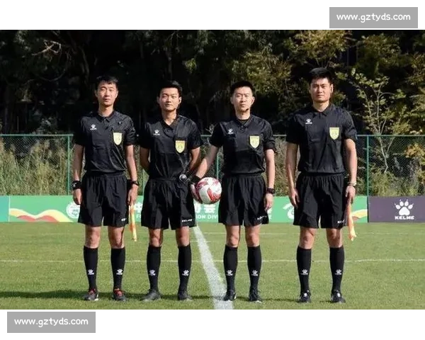 苏超铁哨柔情：高颜值裁判陆爽的微笑执法哲学